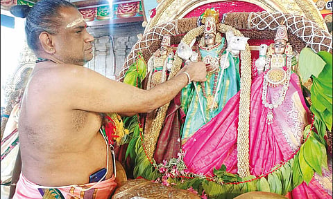 சுப்பிரமணிய சுவாமிக்கு காப்பு கட்டப்பட்ட போது எடுத்தபடம்.