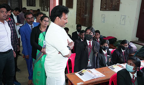 நீலகிரி மாவட்டத்தில் அமைச்சா் அன்பில் மகேஷ் பொய்யாமொழி பள்ளிகளில் ஆய்வு