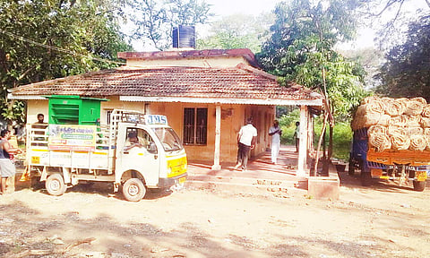 கூடலூரில் புதிதாக திறக்கப்பட்ட நெல்கொள்முதல் நிலையம்.