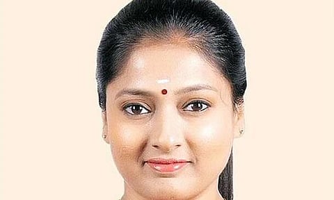 டுவிட்டரில் சர்ச்சைக்குரிய வகையில் குண்டுவெடிப்பு பற்றி எந்த பதிவும் செய்யவில்லை-  நடிகை காயத்ரி ரகுராம்