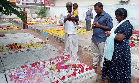 திருப்பூரில் முன்னோர்களுக்கு அஞ்சலி செலுத்திய கிறிஸ்தவர்கள்.&nbsp;