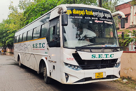 ஜப்தி செய்யப்பட்ட அரசு பஸ்.