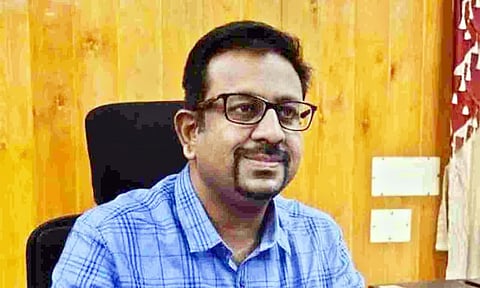 கலெக்டர் தினேஷ் பொன்ராஜ் ஆலிவர்