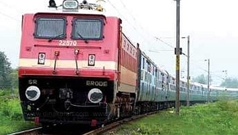 மதுரையில் சிக்னல் கோளாறு: நெல்லைக்கு தாமதமாக வந்த எக்ஸ்பிரஸ் ரெயில்கள்