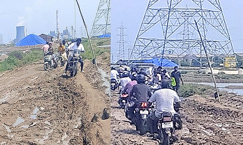 உப்பளம் பகுதியில் உள்ள சகதி வழியாக வாகன ஓட்டிகள் பயணம் மேற்கொள்ளும்  காட்சிகள்.