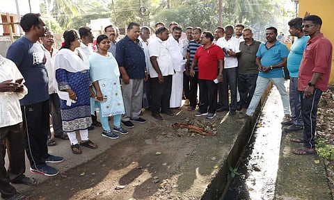 வட்டவிளை ஆரம்ப சுகாதார நிலையத்தில் மேயர் மகேஷ் ஆய்வு செய்தபோது எடுத்த படம்&nbsp;