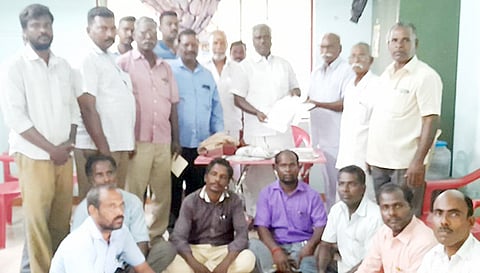 மாரிமுத்து எம்.எல்.ஏ.விடம் மனு அளித்தனர்.