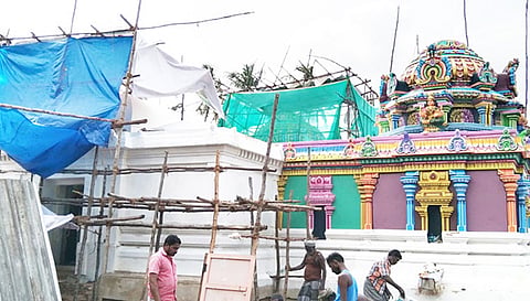 விசாலாட்சி அம்பாள் காசி விஸ்வநாதர் கோவிலில்  இறுதிகட்ட பணிகள் நடைபெறுகிறது.
