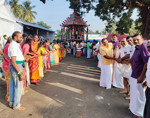 மகாமாரியம்மன் கோவில் தேரோட்டம்