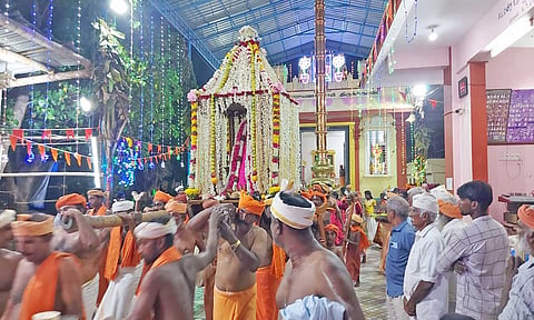 அய்யா நாராயணசாமி இந்திர வாகனத்தில் எழுந்தருளி&nbsp; வலம் வந்தபோது எடுத்த படம்&nbsp;