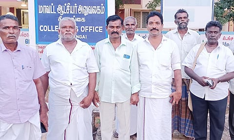 கோரிக்கை மனு அளித்த விவசாயிகள்.&nbsp;