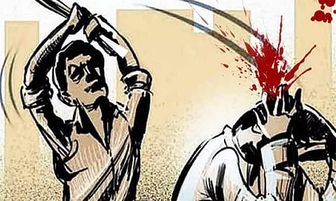 ஆசிரியையை தாக்கிய வாலிபர் கைது
