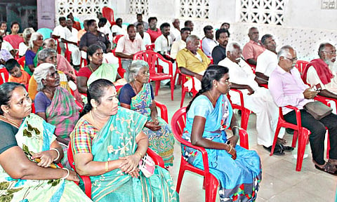 விவசாய சங்க மாநாட்டில் பங்கேற்றவர்கள்.&nbsp;