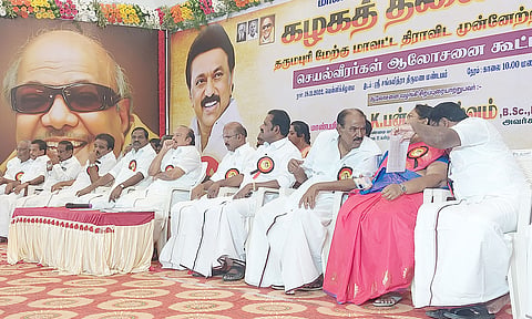 செயல் வீரர்கள் ஆலோசனைக் கூட்டத்தில் அமைச்சர் எம்.ஆர்.கே. பன்னீர்செல்வம் பேசியபோது எடுத்த படம்.