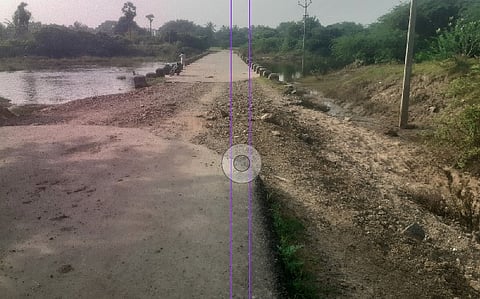 மழைக்கு சேதமான சாலையை படத்தில் காணலாம்.&nbsp;