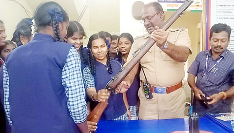வன்கொடுமை சட்டத்தின் கீழ் விழிப்புணர்வு நிகழ்ச்சி.