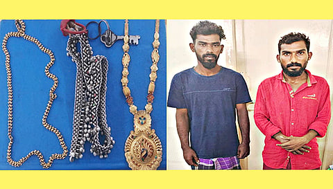 கைதான கொள்ளையர்களிடம் இருந்து மீட்கப்பட்ட நகைகள்.
