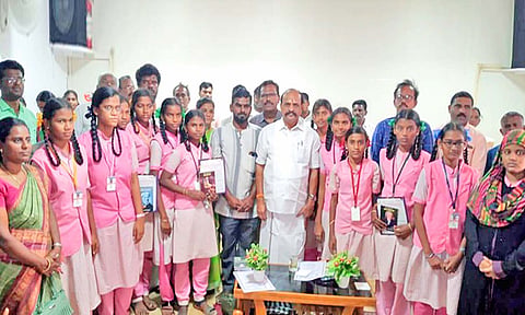 கடம்பூர்  ராஜு எம்.எல்.ஏ. வெற்றி பெற்றவர்களுக்கு பரிசுகளை வழங்கி பாராட்டினார்