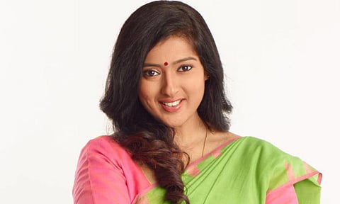 தகுதியின் அடிப்படையில் உரிமைத்தொகை வழங்க தி.மு.க.வினருக்கு என்ன தகுதி? நடிகை காயத்ரி ரகுராம் கேள்வி