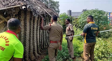 சூலூரில் தீயணைப்பு வீரர்களிடம் இருந்து தப்பிய நல்லபாம்பு