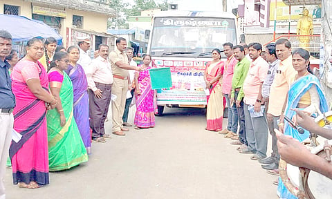 கலைநிகழ்ச்சி பிரச்சார வாகனம் தொடக்கம்.