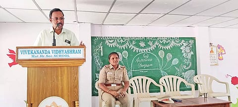 &nbsp;பெண்கள் பாதுகாப்பு விழிப்புணர்வு கூட்டம் நடந்த போது எடுத்த படம்.