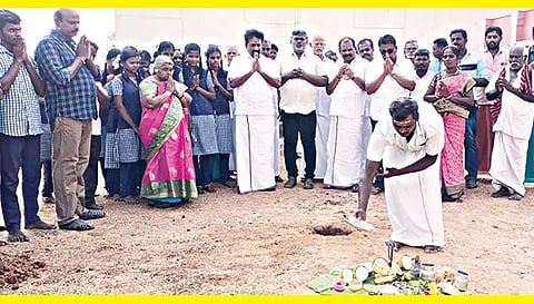 அரசு பள்ளிக்கு ரூ.50 லட்சத்தில் வகுப்பு அறைகள்