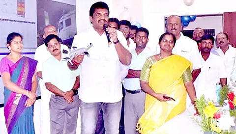புதிதாக அமைக்கப்பட்ட கண்காணிப்பு கேமராக்கள் செயல்பாட்டிற்கு வந்ததை மேயர் சண். ராமநாதன் தொடங்கி வைத்து பார்வையிட்டார்.