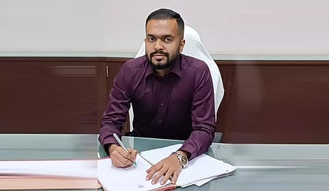 கலெக்டர் ஆகாஷ் 