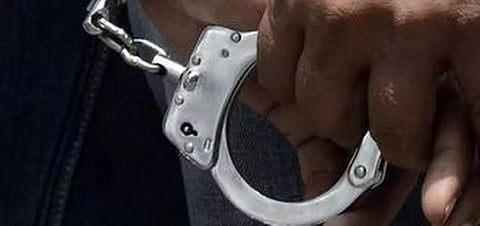 புகையிலை பொருட்கள் விற்பனை செய்த முதியவர் கைது