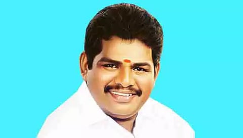 காயல்பட்டினத்தில் மீனவர் குடும்பத்திற்கு நிவாரண உதவி - அமைச்சர் அனிதா ராதாகிருஷ்ணன் வழங்கினார்