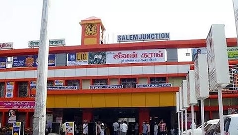 சேலம் ரெயில் நிலையத்தில்  ஆர்.பி.எப் போலீசார் சோதனை