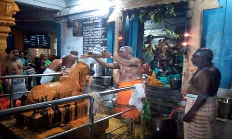 பிரதோஷத்தை முன்னிட்டு நந்திக்கு சிறப்பு அபிஷேகம் நடைபெற்றபோது எடுத்தபடம். 