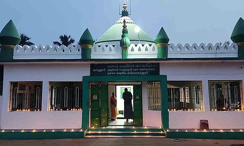 தர்காவில் கார்த்திகை தீபம் நூற்றாண்டு கடந்து  ஓங்கும் ஒற்றுமை!
