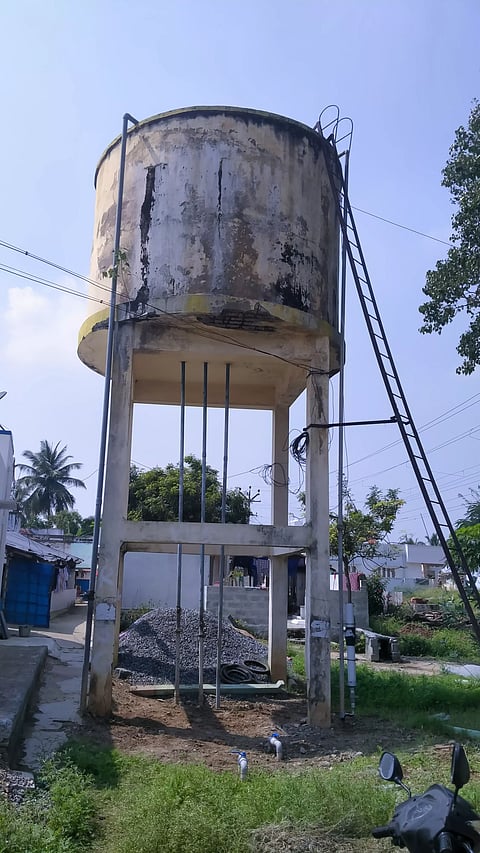 சுப்பிரமணியகவுண்டன்புதூரில் ஆபத்தான நிலையில் உள்ள  மேல்நிலை நீர்த்தேக்க தொட்டி