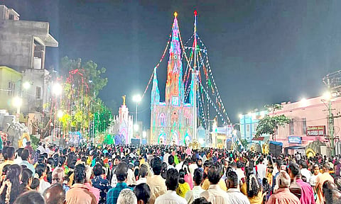 கன்னியாகுமரி தூய அலங்கார உபகார மாதா திருத்தல திருவிழாவையொட்டி கொடியேற்றம் நடந்த போது எடுத்த படம்.
