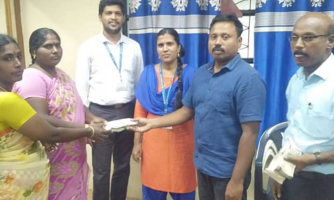மகளிர் குழுக்களுக்கு கடனுதவி வழங்கப்பட்டது.