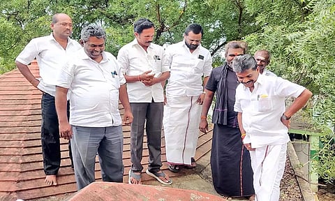 சண்முகையா  எம்.எல்.ஏ. பள்ளியில் ஆய்வு செய்த காட்சி.