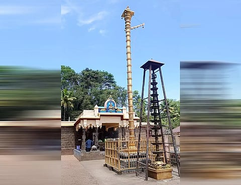 அச்சன்கோவில் தர்மசாஸ்தா கோவில். 