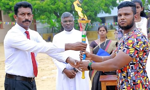 &nbsp;விழாவில் ஒலிம்பிக் தீபம் கொண்டு செல்லப்பட்ட காட்சி.