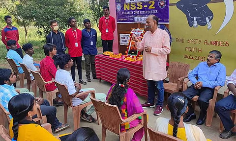 நிகழ்ச்சியில் முன்னாள் ராணுவ வீரரும் வால்ரஸ்  நிறுவனத்தின் இயக்குனருமான வால்ரஸ் டேவிட் பேசிய காட்சி.&nbsp;