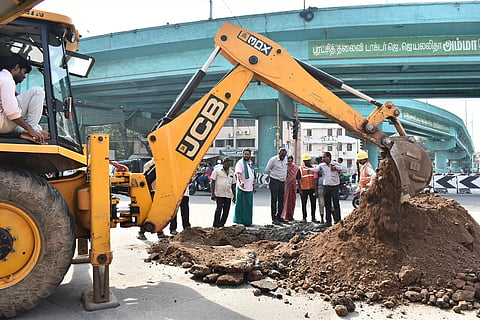 ஈரோடு மாநகரில் குடிநீர் குழாய்கள் இணைக்கும் பணி  தொடங்கியது