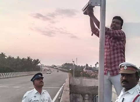 பெருமாநல்லூர் சாலையில்  நவீன கேமராக்கள்