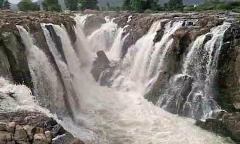 ஒகேனக்கல்லுக்கு நீர்வரத்து  சரிவு