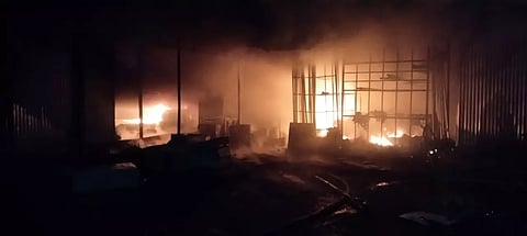 காரமடையில்  எலக்ட்ரிக்கல் கடையில் பயங்கர தீ விபத்து