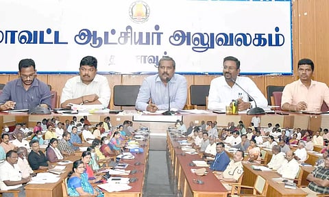 கூட்டத்தில் மாவட்ட கண்காணிப்பு அலுவலர் ஆனந்த் பேசினார்.&nbsp;
