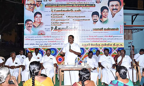 பொதுக்கூட்டத்தில் மார்க்கண்டேயன் எம்.எல்.ஏ. பேசிய போது எடுத்தபடம்.