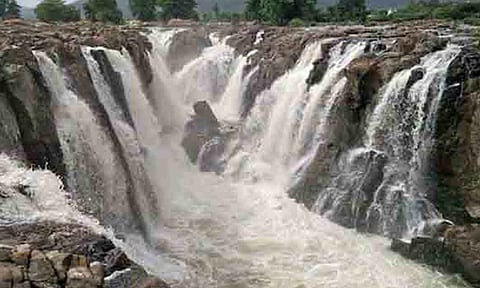 ஒகேனக்கல்லுக்கு நீர்வரத்து சரிவு
