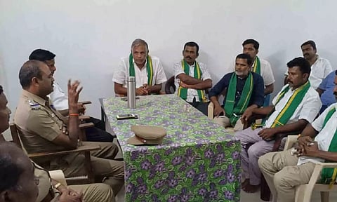 ஆலோசனைக்கூட்டம் நடைபெற்ற போது எடுத்த படம்.