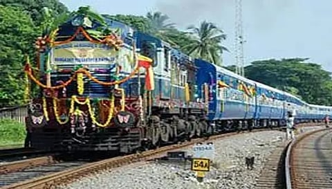 சேலம் வழியாக சபரிமலைக்கு சிறப்பு ரெயில் இயக்கம்